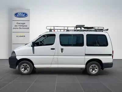 Toyota HI-ACE 2013 — Utilitaire polyvalent diesel 4x4, 78 000 km — detail
