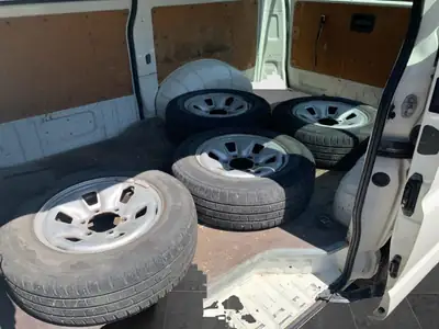 Toyota HI-ACE 2013 — Utilitaire polyvalent diesel 4x4, 78 000 km — Thumbnail 9
