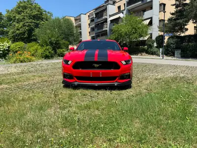 Ford Mustang Coupé 2017 — Muscle car américain 421 ch, état impeccable — arrière