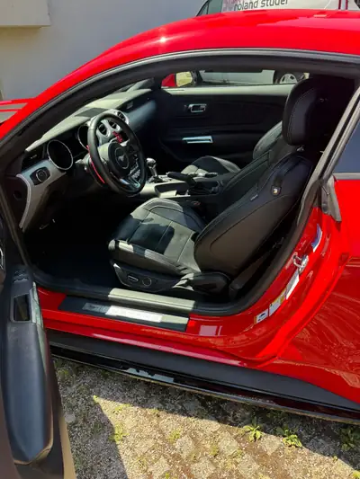 Ford Mustang Coupé 2017 — Muscle car américain 421 ch, état impeccable — détail