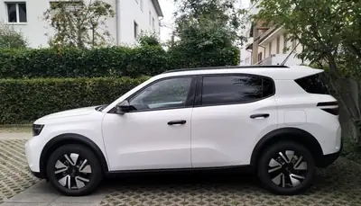 Opel Frontera 2026 — SUV 7 places hybride léger, très bas kilométrage — tableau de bord