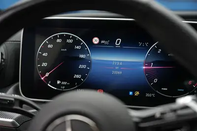 Mercedes-Benz C 220 Hybrid Diesel 2022 — Berline Premium, Seulement 20'000 km — intérieur