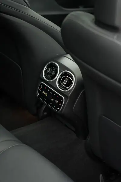 Mercedes-Benz C 220 Hybrid Diesel 2022 — Berline Premium, Seulement 20'000 km — détail