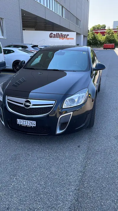 Opel Insignia 2011 — Berline sportive 325 ch, transmission automatique — Außenansicht