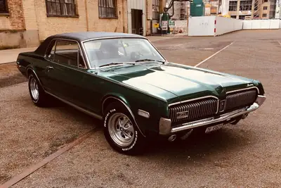 Ford Mercury Cougar 1968 — Muscle Car américain légendaire, restauration d'époque — vista esterna