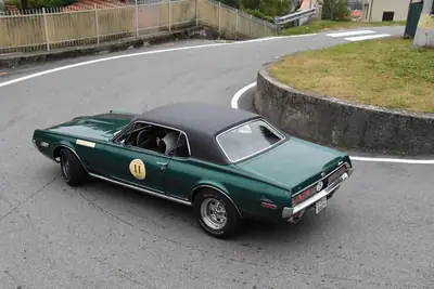 Ford Mercury Cougar 1968 — Muscle Car américain légendaire, restauration d'époque — dettaglio