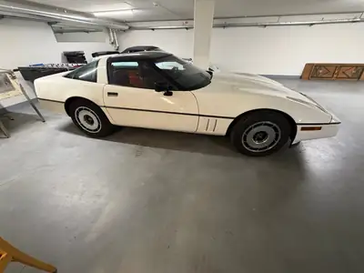 Chevrolet Corvette 1985 — Légendaire muscle car américain, 207 ch purs — vista esterna
