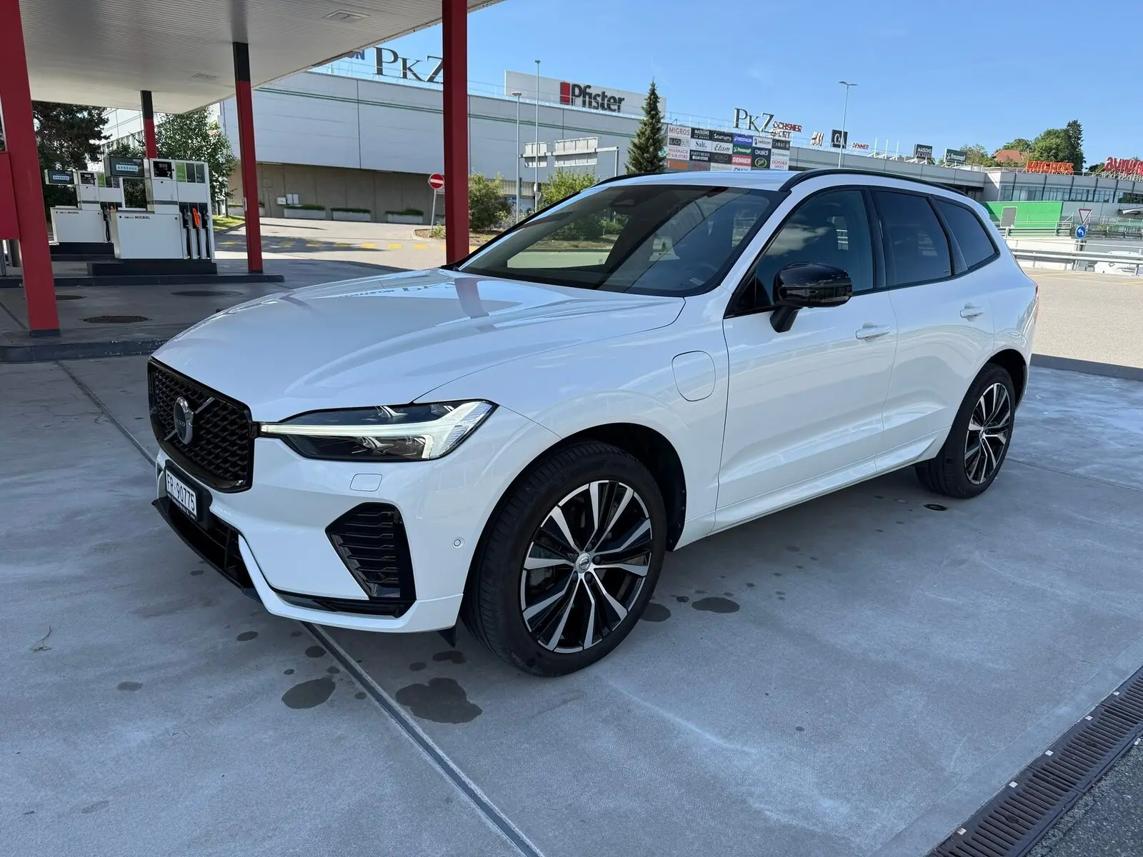 Volvo XC60 Hybrid — SUV premium 310 ch, transmission intégrale, peu kilométré