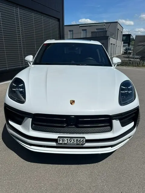 Porsche Macan 2024 — SUV sportif 265 ch, transmission intégrale, blanc immaculé — vista esterna