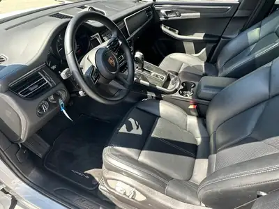 Porsche Macan 2024 — SUV sportif 265 ch, transmission intégrale, blanc immaculé — cruscotto