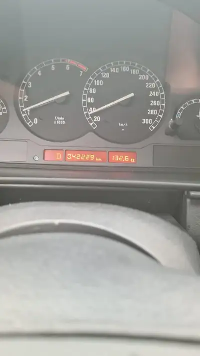 BMW 850 Ci V12 5.4 — Chef-d'œuvre collector, 42'300 km d'origine, BMW Individual — Miniatura 7