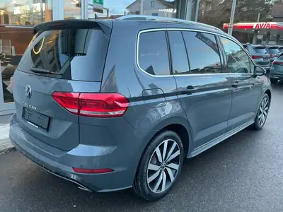 VW Touran 2025 — Monospace 7 places avec toit panoramique et assistances intelligentes — intérieur