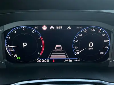 VW Touran 2025 — Monospace 7 places avec toit panoramique et assistances intelligentes — Miniature 12