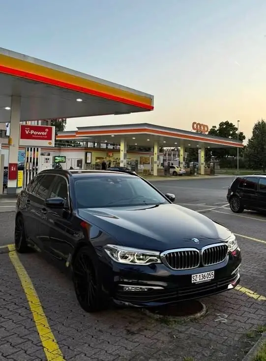 BMW 520 Touring Diesel — Berline familiale spacieuse, motorisation robuste — vista esterna