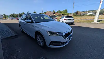 Skoda Octavia Mild-Hybrid 150 ch — Berline tchèque efficace et spacieuse — side view