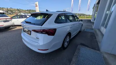 Skoda Octavia Mild-Hybrid 150 ch — Berline tchèque efficace et spacieuse — rear view