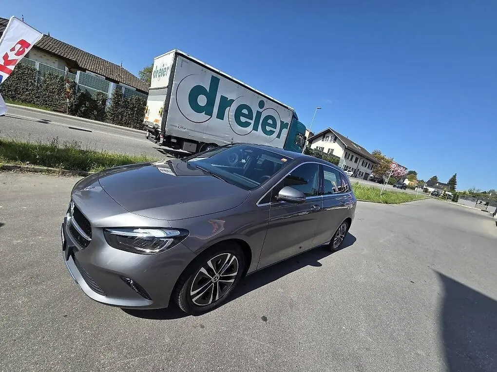 Mercedes-Benz Classe B 200 Diesel — Compacte polyvalente, 14'000 km seulement — vista esterna