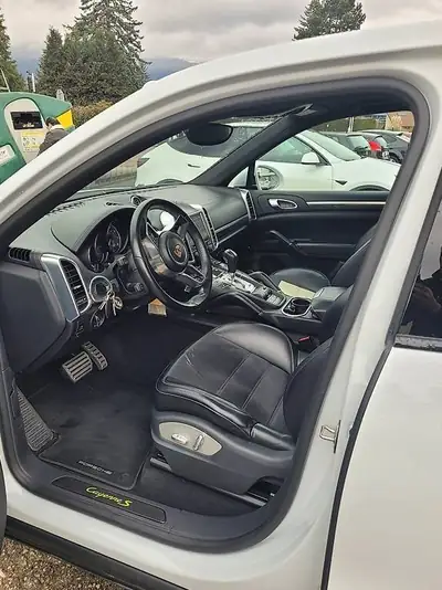 Porsche Cayenne 416 ch — SUV premium all-terrain, 46'000 km seulement — interni