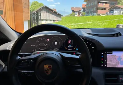 Porsche Taycan 4S — Électrique haute performance, batterie neuve garantie 8 ans — intérieur