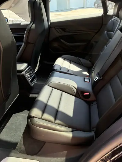 Porsche Taycan 4S — Électrique haute performance, batterie neuve garantie 8 ans — détail