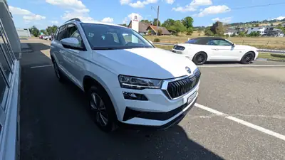 Skoda Karoq 2023 — SUV compact fiable, 76 500 km, transmission automatique — côté