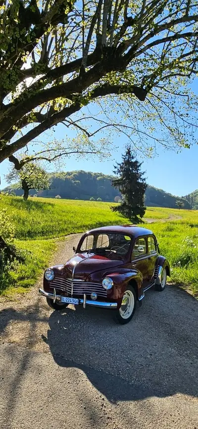 Renault 4 CV 1953 — Légende automobile restaurée, moteur Gordini, carosserie saine — fianco