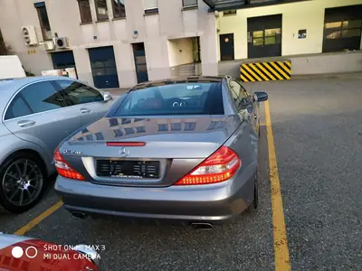 Mercedes-Benz SL 350 — Cabriolet élégant, toit panoramique rare, entretien impeccable — vista posteriore