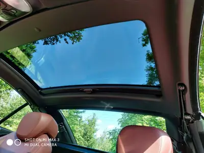 Mercedes-Benz SL 350 — Cabriolet élégant, toit panoramique rare, entretien impeccable — interni