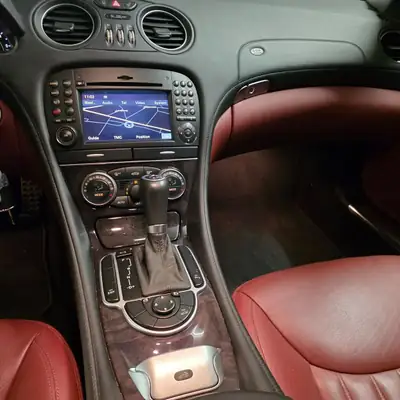 Mercedes-Benz SL 350 — Cabriolet élégant, toit panoramique rare, entretien impeccable — Miniatura 7
