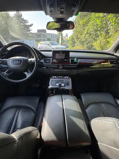 Audi A8 Diesel 350 ch — Berline prestige automatique, transmission intégrale — vista posteriore