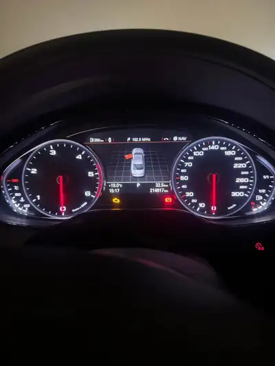 Audi A8 Diesel 350 ch — Berline prestige automatique, transmission intégrale — cruscotto