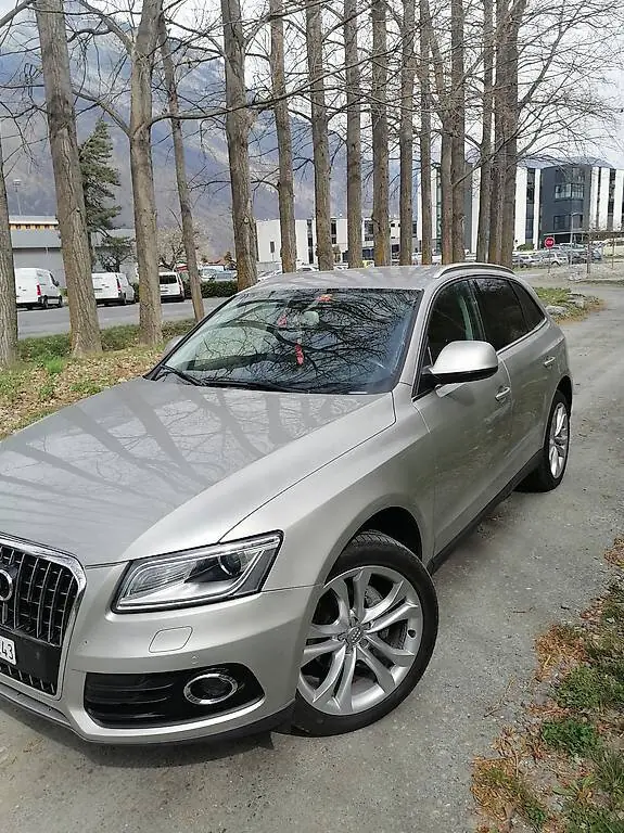 Audi Q5 2014 — SUV premium robuste, révisé 2025, tous freins neufs — vue extérieure