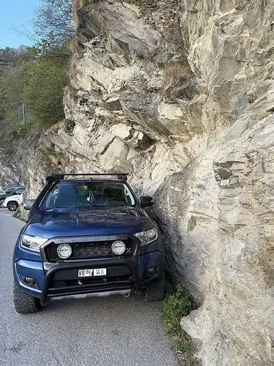 Ford Ranger Diesel 4x4 — Pick-up polyvalent équipé, prêt à l'aventure — Heckansicht