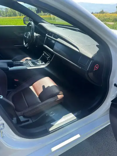 Jaguar XF Break 2018 — 250 ch, transmission automatique, état impeccable — Miniatur 10
