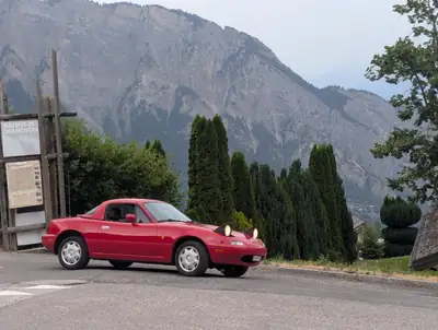Mazda MX-5 1995 — Roadster culte rouge, mécanique fiable et distribution récente — vue extérieure