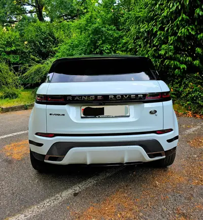 Range Rover Evoque P250 AWD — Hybride essence 250ch, toit panoramique, 70.000 km — Heckansicht