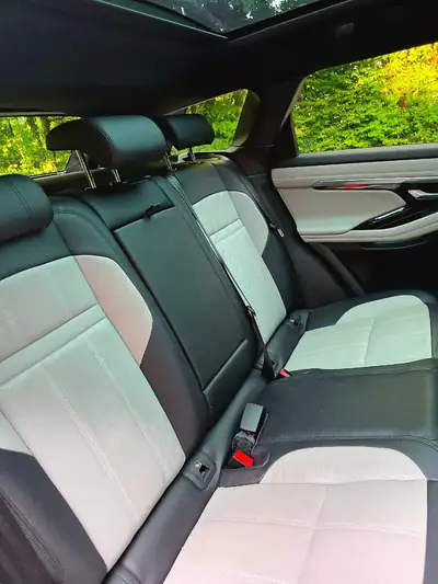 Range Rover Evoque P250 AWD — Hybride essence 250ch, toit panoramique, 70.000 km — Armaturenbrett