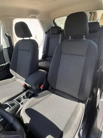 VW T-Roc 2021 — SUV compact blanc bien entretenu, frelaté MFK + pneus neufs — Heckansicht