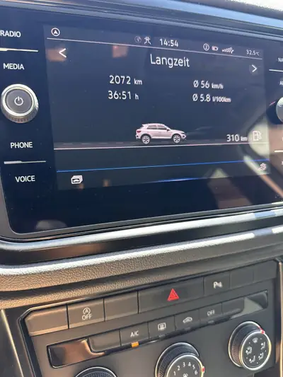 VW T-Roc 2021 — SUV compact blanc bien entretenu, frelaté MFK + pneus neufs — Armaturenbrett