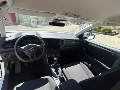 VW T-Roc 2021 — SUV compact blanc bien entretenu, frelaté MFK + pneus neufs — Miniatur 9