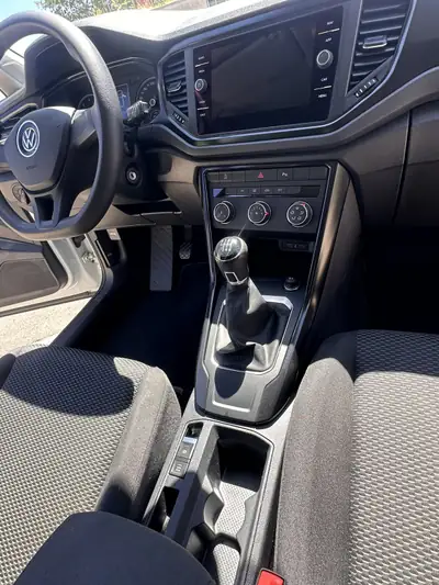 VW T-Roc 2021 — SUV compact blanc bien entretenu, frelaté MFK + pneus neufs — Miniatur 13