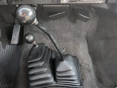 Jeep Wrangler Laredo 1992 — Légendaire 4x4 avec moteur 6 cylindres et faible kilométrage — Miniature 11