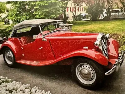MG Midget 1951 — Coupé sportif légendaire, rouge éclatant, 16'843 km — Heckansicht