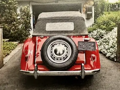 MG Midget 1951 — Coupé sportif légendaire, rouge éclatant, 16'843 km — Seitenansicht