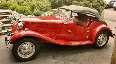 MG Midget 1951 — Coupé sportif légendaire, rouge éclatant, 16'843 km — Außenansicht