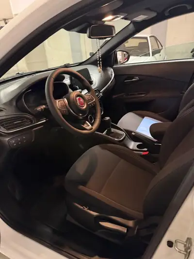 Fiat Tipo Break 2023 — Polyvalence familiale, 6500 km seulement — Miniatura 9