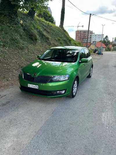 Skoda Rapid Break 2015 — Familiale pratique, essence fiable 114'000 km — Heckansicht