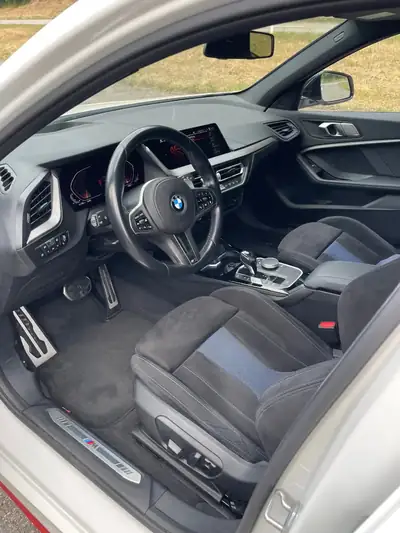 BMW Série 1 2021 — Berline compacte 265 ch, transmission automatique et design premium — interni