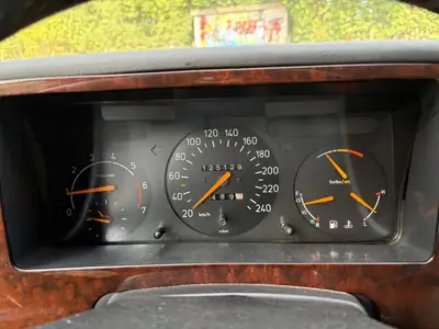 SAAB 900 Cabriolet 1992 — Roadster suédois légendaire, 175 ch dynamiques — dettaglio