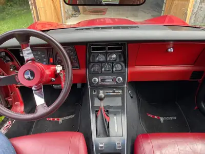Chevrolet Corvette C3 1980 — Légendaire coupé sport, 69'000 km, état exceptionnel — Miniatur 7
